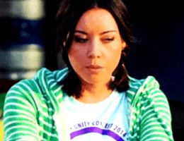 Aubrey Plaza stays home and rubs her cunt