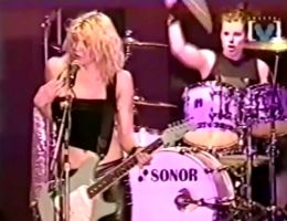 Courtney Love Showing Her Tits During A Broadcast Of The Big Day Out Festival